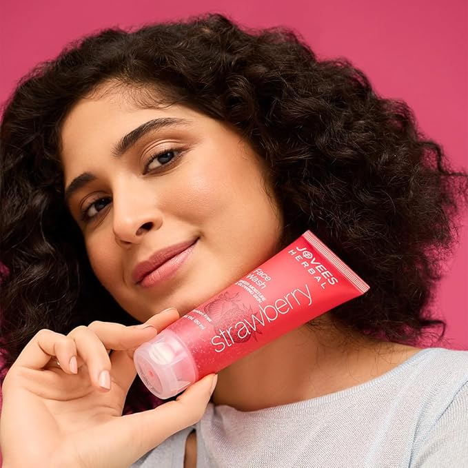 Jovees Herbal Strawberry Face Wash For Hydrating & Glowing Skin with Strawberry Ext. | Gentle Cleanser For Brightens Skin, Removes Pigmentation 120ml