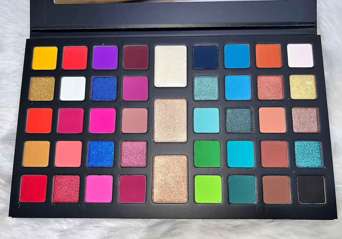 Fashion Colour Pro 40 Eyeshadow & 3 Highlighter